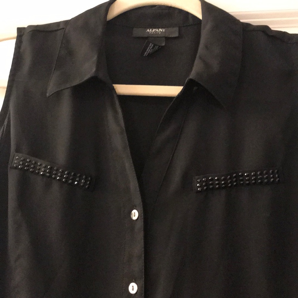 Button down - Picture 2 of 4